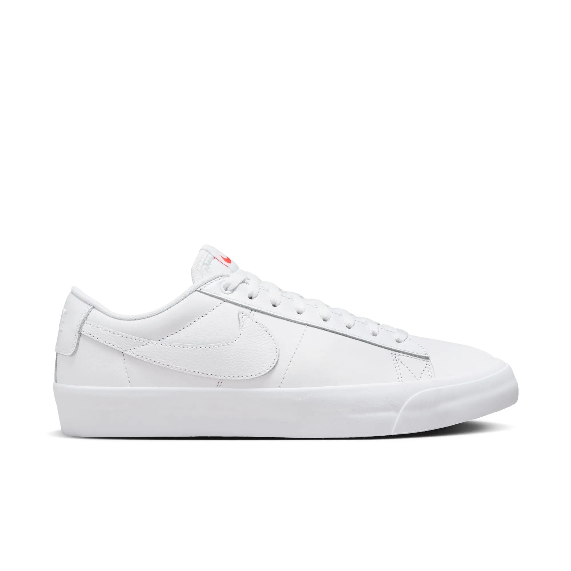 BLAZER LOW PRO GT ISO TRIPLE WHITE