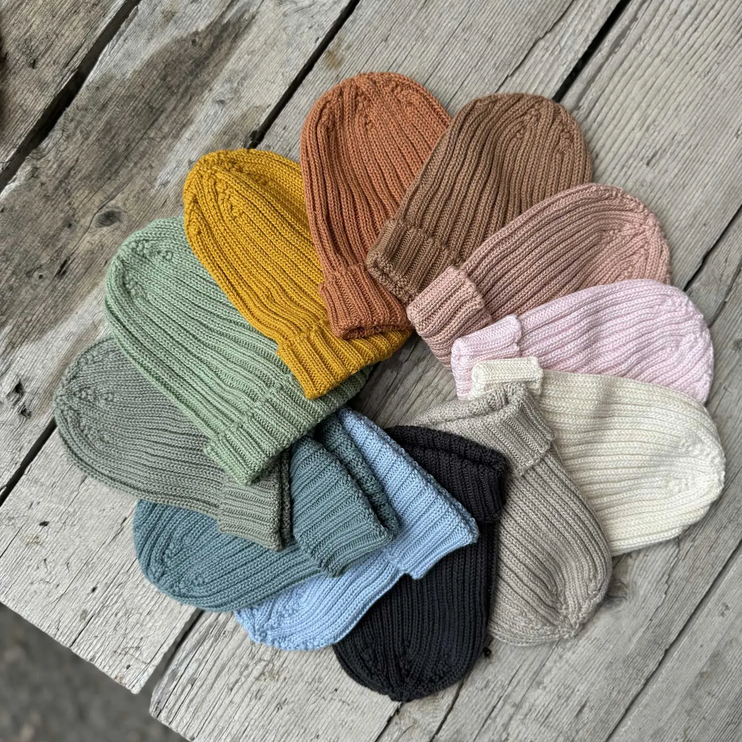 Cappello in maglia Salvia