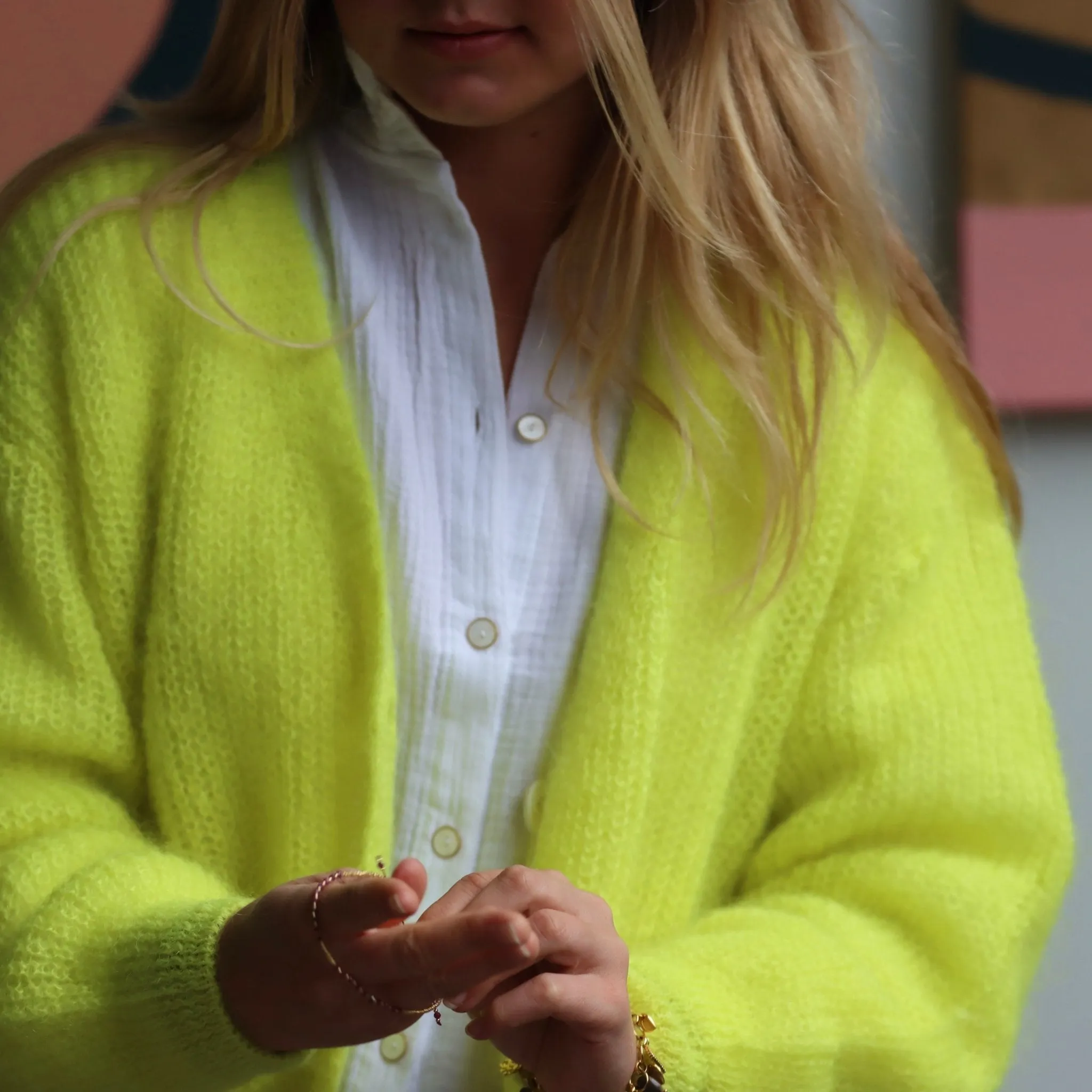 Le gilet Philippine mohair et laine - jaune fluo